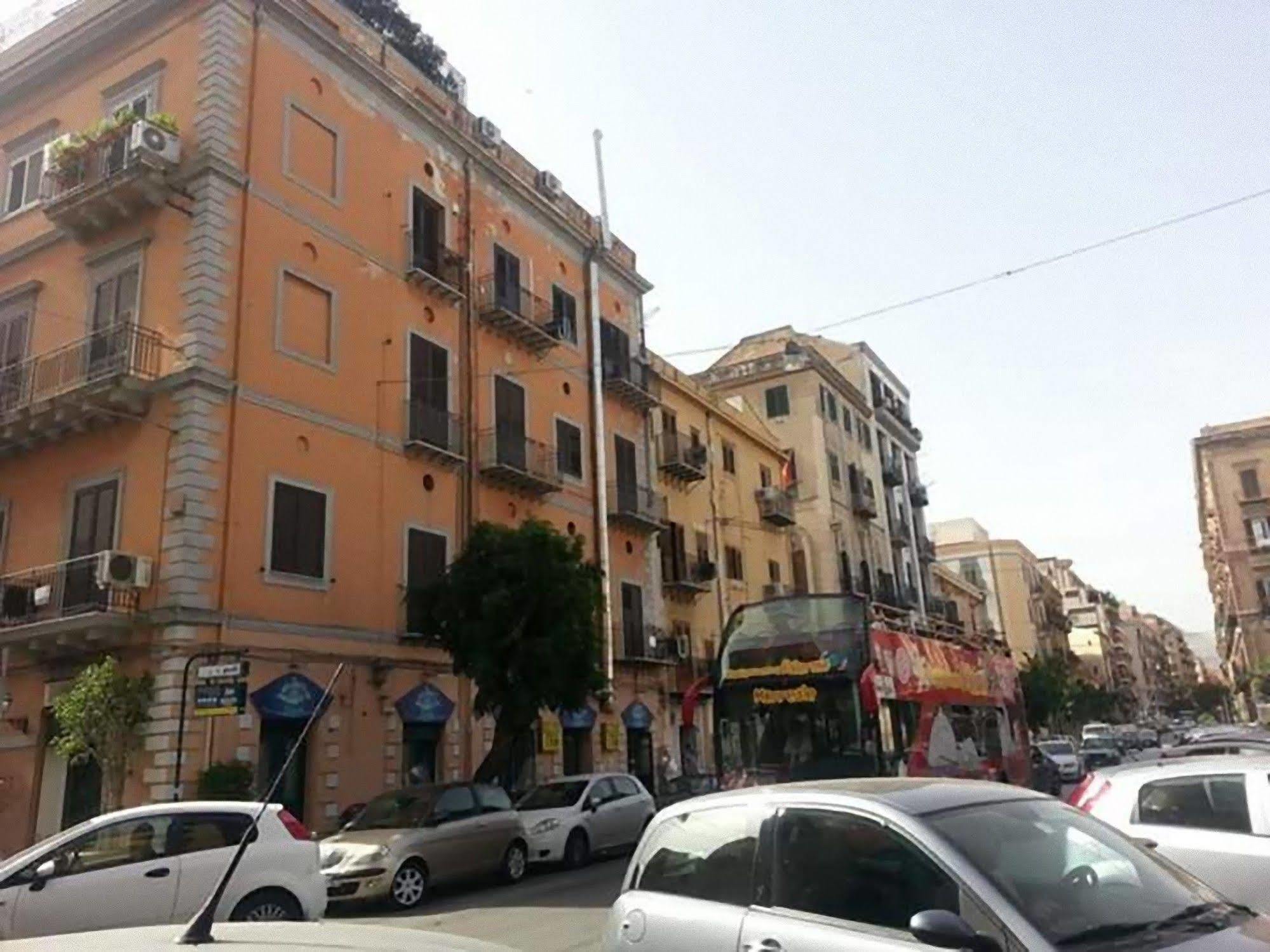 مبيت وإفطار Palermo Centro Zoe المظهر الخارجي الصورة